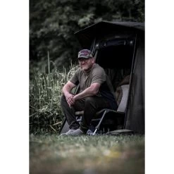 Trakker Tempest Brolly 100T Aquatexx EV 40 Trakker Tempest Brolly 100T Aquatexx EV -Trakker 201539 TRK L1 Tempest Brolly 100T AEV Lifestyle 016 550x550h