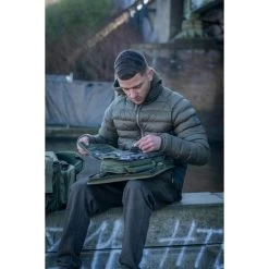 Sac De Pêche Compact Trakker NXG -Trakker Trakker NXG Luggage Lifestyle Shoot Feb 066 550x550h