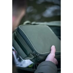 Sac De Pêche Compact Trakker NXG -Trakker Trakker NXG Luggage Lifestyle Shoot Feb 104 550x550h