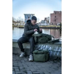 Sac De Refroidissement Trakker NXG -Trakker Trakker NXG Luggage Lifestyle Shoot Feb 123 550x550h 1