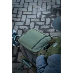 Trakker Essentials Sac XL 23 Trakker Essentials Sac XL -Trakker Trakker NXG Luggage Lifestyle Shoot Feb 232 550x550h