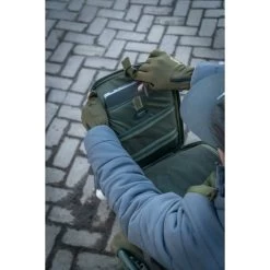 Trakker Essentials Sac XL 29 Trakker Essentials Sac XL -Trakker Trakker NXG Luggage Lifestyle Shoot Feb 238 550x550h