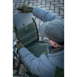 Trakker Essentials Sac XL 30 Trakker Essentials Sac XL -Trakker Trakker NXG Luggage Lifestyle Shoot Feb 239 550x550h