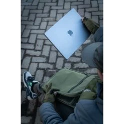 Trakker Essentials Sac XL 31 Trakker Essentials Sac XL -Trakker Trakker NXG Luggage Lifestyle Shoot Feb 240 550x550h