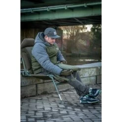 Trakker Essentials Sac XL 34 Trakker Essentials Sac XL -Trakker Trakker NXG Luggage Lifestyle Shoot Feb 243 550x550h