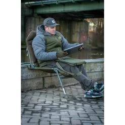 Trakker Essentials Sac XL 37 Trakker Essentials Sac XL -Trakker Trakker NXG Luggage Lifestyle Shoot Feb 246 550x550h