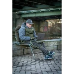 Trakker Essentials Sac XL 38 Trakker Essentials Sac XL -Trakker Trakker NXG Luggage Lifestyle Shoot Feb 247 550x550h